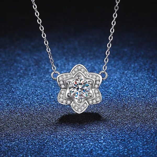 Pendentif Colliers 1ct Camélia Moissanite Collier Femmes 925 Argent Lab Diamant Fleur Platine Plaqué Ins 2023 À La Mode Collier Pass TesterPen