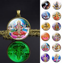 Hanger Kettingen 1pc Lichtgevende Lakshmi Godin God Ganesh Bronzen Ketting Gloeiend Hindoeïsme Glas Cabochon Sieraden Amulet Gift