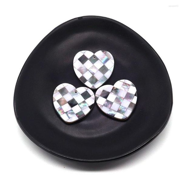 Colliers pendentifs 1pcs collier en nacre naturelle en forme de coeur blanc noir adapté aux cadeaux romantiques des femmes élégantes 30mm