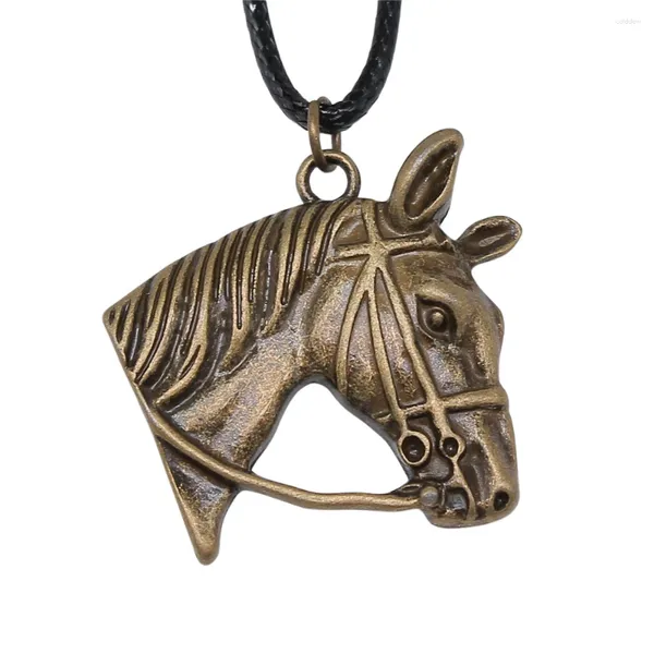 Colliers pendants 1pcs Horse Head Nou Collier ACCESSOIRES DE VOITURES MAISONS DE MAISONS DE MAISON Longueur 45 4CM