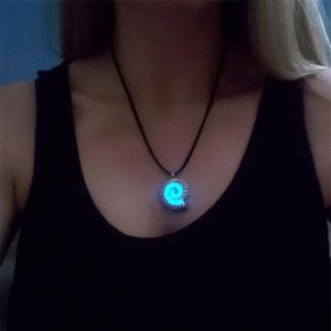 Pendentif Colliers 1pcs Collier de coquillage de sirène Ariel Voice Sea Shell Conch Glowing Witch Spiral Costume315i