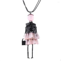 Pendentif Colliers 1pcs Collier de cristal de couleur mixte Jolie fille Marionnette 9 2cm Bling Paillettes 69cm pour femmes Bijoux 32L35