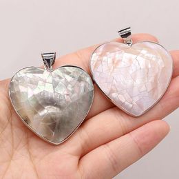 Hangende kettingen 1 stks natuurlijke hartvorm roze en zwarte schaal hangers charmes voor oorbel ketting sieraden maken accessoires cadeau maat