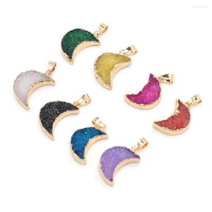 Colliers de pendentif 1pcs Stone Naturel Moon Moon Clemaux Couleurs mixtes Rose Red Pendants pourpre pour les bijoux Collier Collier Taille de boucle d'oreille