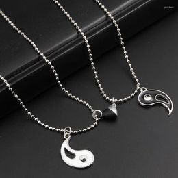 Pendentif Colliers 1set (2pcs) Gothique Dark Yin Yang Taiji Gossip Collier Bijoux Design Coeur Magnétique Snap Pour Couple Punk Cadeau