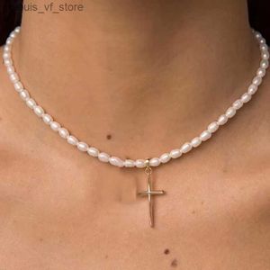 Pendentif Colliers 2021 tendance bijoux élégants blanc perle tour de cou croix pendentif collier unique femmes mode collier en gros X038H24112
