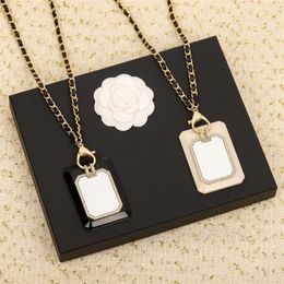 Hangende kettingen 2022 merk mode sieraden vrouwen goud kleur zwart witte spiegel lederen ketting ketting grote fijne topkwaliteit luxuur184b