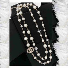 Colliers pendentifs 2022 Collier de pull de mode de luxe long pendentif colliers style classique brins cordes élégant perle chaîne lettre double couche pull bijou
