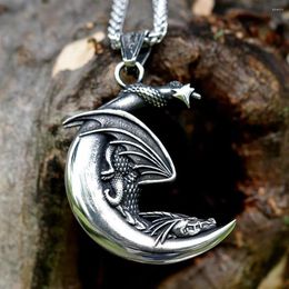 Pendentif Colliers 2022 Hommes en acier inoxydable 316L Viking Dragon endormi sur la lune Collier Mode Animal Jewelry296A