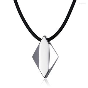 Collares pendientes 2023 Moda y estilo simple Acero de tungsteno Diamantes de imitación en forma de letras brillantes Joyería personalizada adecuada para hombres