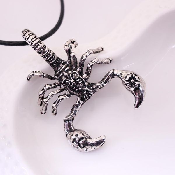 Pendentif colliers 2023 mode rétro Punk Style Scorpion forme alliage personnalité hommes en cuir corde collier bijoux cadeau