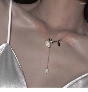 Pendentif colliers 2023 mode été Vintage élégant blanc Rose gland collier fille tulipe clavicule chaîne bijoux en gros