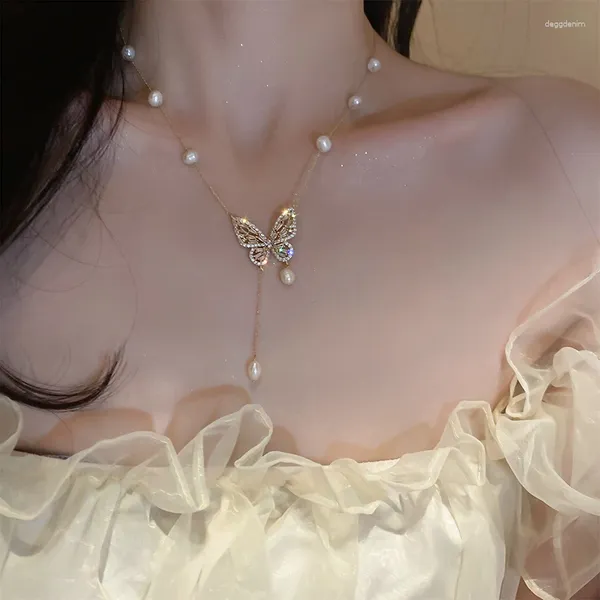 Colliers de pendentif 2023 Perles d'eau fraîche papillon pour la chaîne de mode des femmes