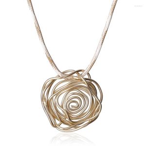 Pendentif Colliers 2023 Métal Fil Enroulé Rose Collier Original Artisanat Fleur Tour De Cou En Nylon Chaîne Pour Femmes Hommes