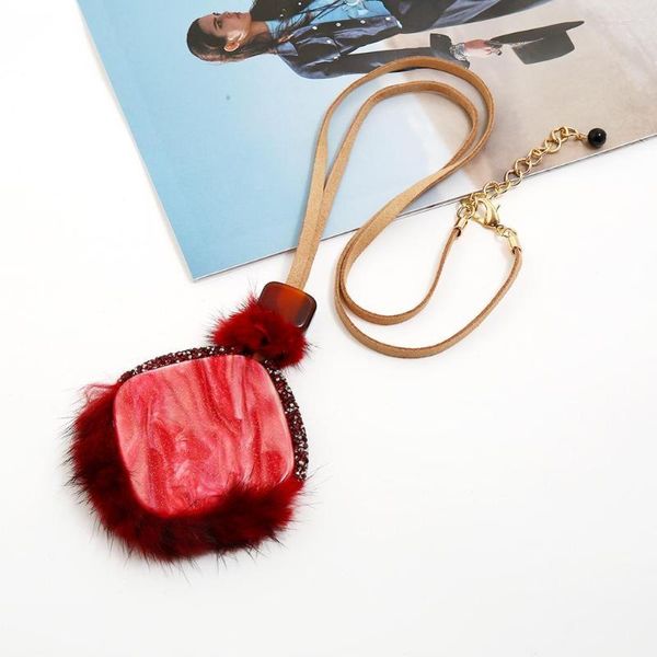 Collares pendientes 2023 Red Furry Flush Beads Linked Square Acrílico Collar de cordón de cuero
