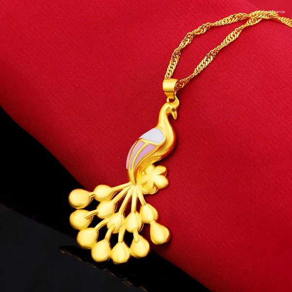 Pendentif Colliers 2023 Sable Gold Couleur Peacock Mode Tempérament Personnalité Collier d'or pour femmes Cadeau d'anniversaire de mariage