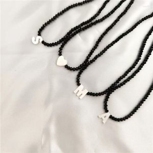 Pendentif Colliers 2023 Simple Perles noires Strand Collier ras du cou pour femmes Chaîne Collier Charme 26 Lettre Coeur Femme Bijoux Cadeau