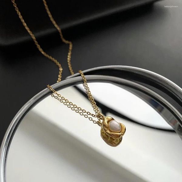 Pendentif Colliers 2023 Style Pois incrusté naturel collier de perles d'eau douce pour les femmes en acier inoxydable irrégulière rétro chaîne cadeau bijoux