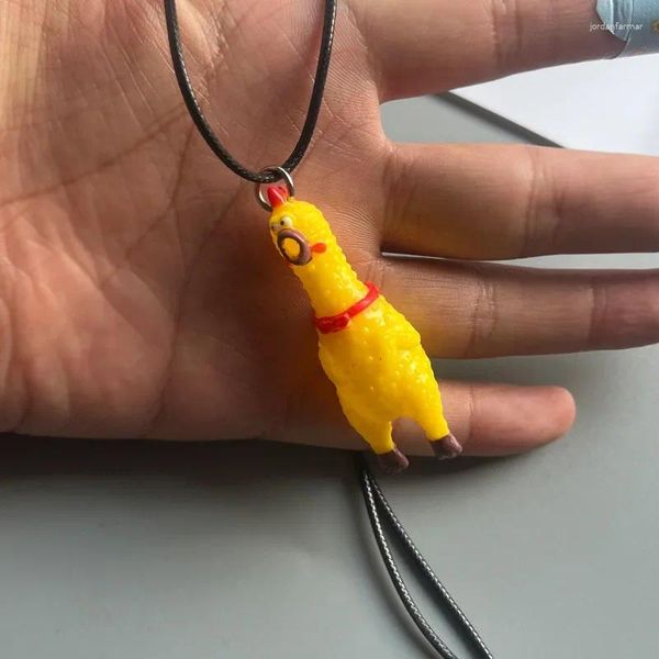 Collares colgantes 2023 Collar de pollo de goma lindo único Amarillo Mini Hip-Hop Animal Novedad Gag Broma Chicas divertidas