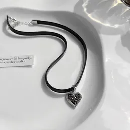 Pendentif Colliers 2024 Classique Gothique Noir Cuir Ras Du Cou Couples Coeur Pour Femmes Élégant Bijoux De Mode Cadeaux De Saint Valentin