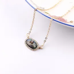 Colliers pendants 2024 Fashion Crystal Rugestone Small Aprial Shell Faceted Resin Stone Ovale Shape Women Choker Collier Bijoux