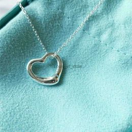 Hangertjeskettingen 2024 Mode-sieraden Designer Ketting Klassiek S925 sterling zilver Hartvormig Hol Hart Liefde Perzik 520 Cadeau voor Valentijn U9d9 H24227