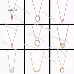 Colliers de pendentif 2024 Nouveau collier de créateur 18K Collier Sailormoon As Bijoux Nature Assiette anglaise Goth Résine Pendant Colliers Moisanite Choker Jewan Swan