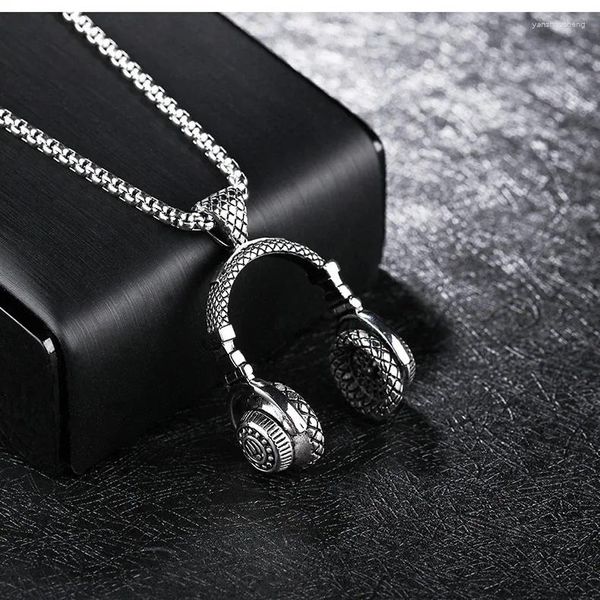 Pendentif Colliers 2024 TikTok Mode Ins Hip Hop Rock Music Casque Titanium Steel Couple Collier Hommes