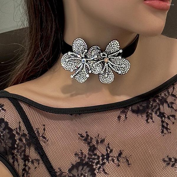 Collares colgantes 2024 Trendy Full AB Color Rhinestone Collar corto Dos flores grandes Charm Gargantilla para mujeres Joyería Cadena de cuello Fiesta