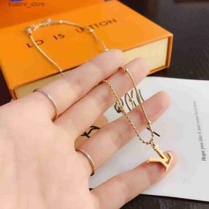 Hanger Kettingen 2024 Dames Luxe Designer Ketting Choker Hanger Ketting 18K Verguld Roestvrij Staal Letter Kettingen Bruiloft Sieraden Accessoires L240311