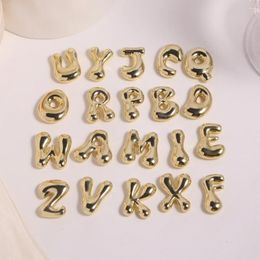 Collares colgantes 26pcs Color de oro Carta de hip hop Encantos iniciales para joyas que hacen letras hechas a mano al por mayor