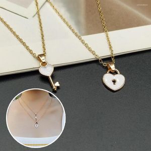 Hangende kettingen 2pcs paar ketting voor vrouwen mode sleutel slink link ketens sieraden Geboorte hart vriendschap