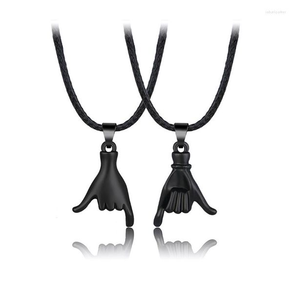 Pendentif Colliers 2pcs Creative à deux mains tenant boucle magnétique couple collier aimant attirant les bijoux de la Saint-Valentin