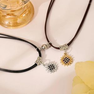 Colliers pendants 2pcs Collier de couple magnétique pour femmes hommes Beeolflower papillon ECG Heart Protection longue distance bijoux
