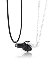 Pendentif Colliers 2pcs Poignée de main magnétique Couple couplé pour femmes hommes adolescents collier à la mode bijoux de mode9563914