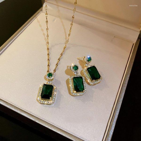 Collares pendientes Conjunto de 3 piezas Luz Esmeralda de lujo Collar de acero de titanio Pendientes Anillo para mujer Premium Cristal verde Gema Regalo de joyería