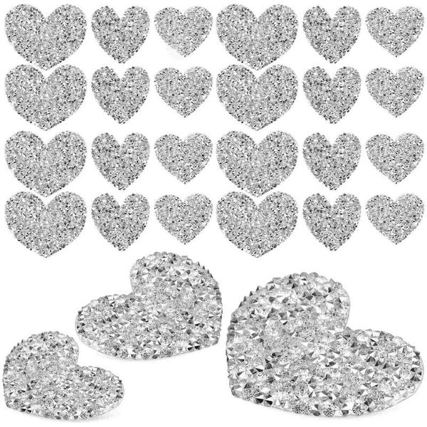 Collares colgantes 30 PCS 4x4 cm Rhinestones Parches lindos Pantalón Ropa Apliques Chaleco de hierro Resina Pegatinas de corazón para diseños de ropa