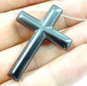 Colliers pendants 43 31 mm Titane Hématite Collier de gemme de croix sculptée à la main