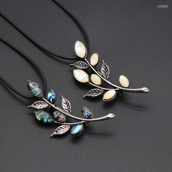 Pendentif Colliers 4 PCS En Gros Naturel Abalone Blanc Shell Feuilles Alliage Collier Pour Femme Fabrication De Bijoux DIY Charme Cadeau Fête