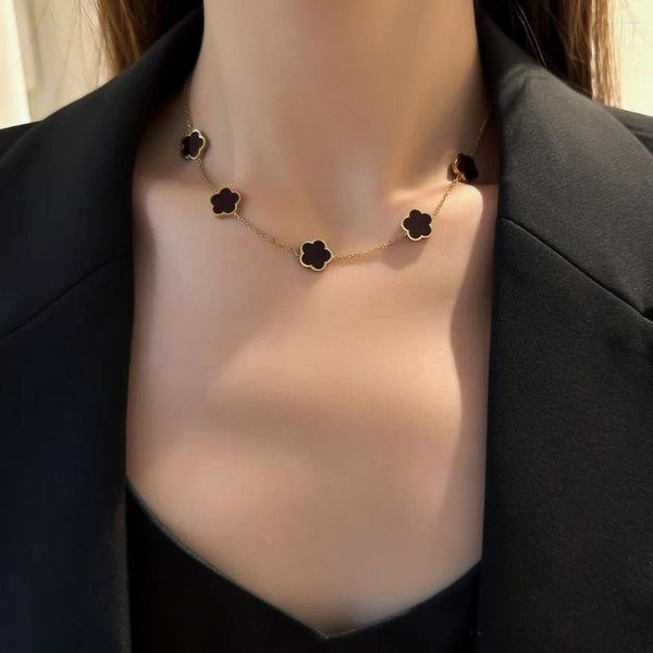 Collares colgantes 5 flores gargantilla para mujeres niñas 18k chapado en oro de un solo lado negro blanco joyería de flores de concha al por mayor