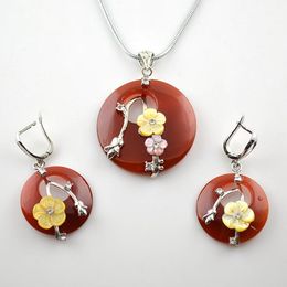 Pendentif Colliers 5pcs chinois traditionnel fleur de fleur de prunier collier pierre rouge naturelle avec des perles de coquille jaune décorationpendentif