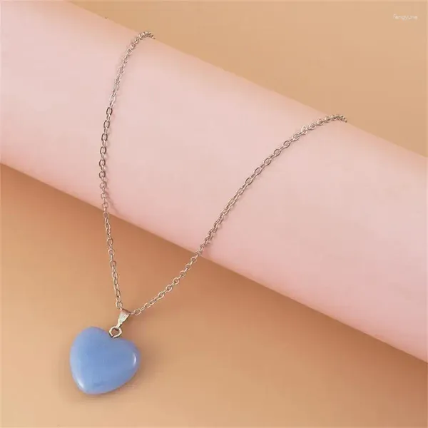 Collares colgantes 5 unids collar de cuentas luminosas corazón colorido simple piedra natural para mujeres en la joyería de moda oscura regalo