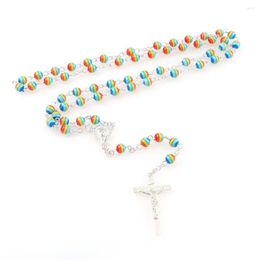 Hangende kettingen 6 mm kleurrijke hars kraal rozenkrans kettinglegering kruising Jezus religieuze mode -sieraden