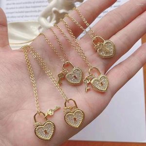 Pendentif Colliers 6pcs Gold Classic Heart Key Lock Pendentifs Chaîne Collier de mode pour femmes Bijoux Party Lover Cadeaux