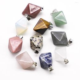 Hangende kettingen 6pcs/lot natuursteen kwarts kristal dubbelzijdige piramide heldere reiki genezing polijsten ketting accessoires groothandel