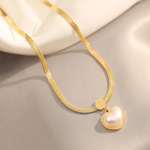 Collares colgantes Una concha con collar de corazón de melocotón para mujeres Geométrico Lujo Dulce Cadena Clavicular Joyería de fiesta directa