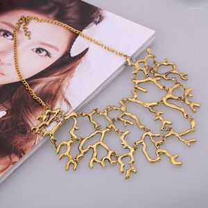 Hangende kettingen legering legering zilverachtige realistische koraal tak ontwerp sense large kraag verklaring choker ketting vrouwen verschillende vintage chokers