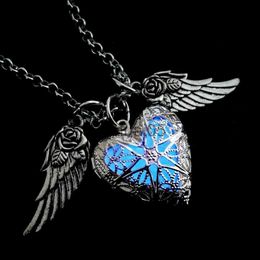 Colliers pendentifs Ange coeur aile pendentif lumineux Halloween collier Fluorescence lueur dans le noir brillant coeur collier pour hommes femmes x1009