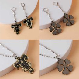 Colliers de pendentif jeu animé Clover Blover périphérique magique Knight Bull Sigle Boucles d'oreilles enlacie