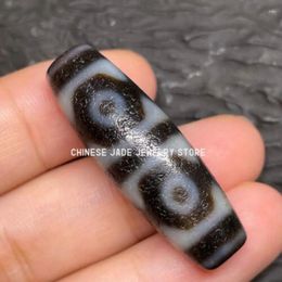 Colliers pendants Antique magie Old Tibetan Agate Tiger Teeth 6 Eyes Amulet Dzi Perle A078